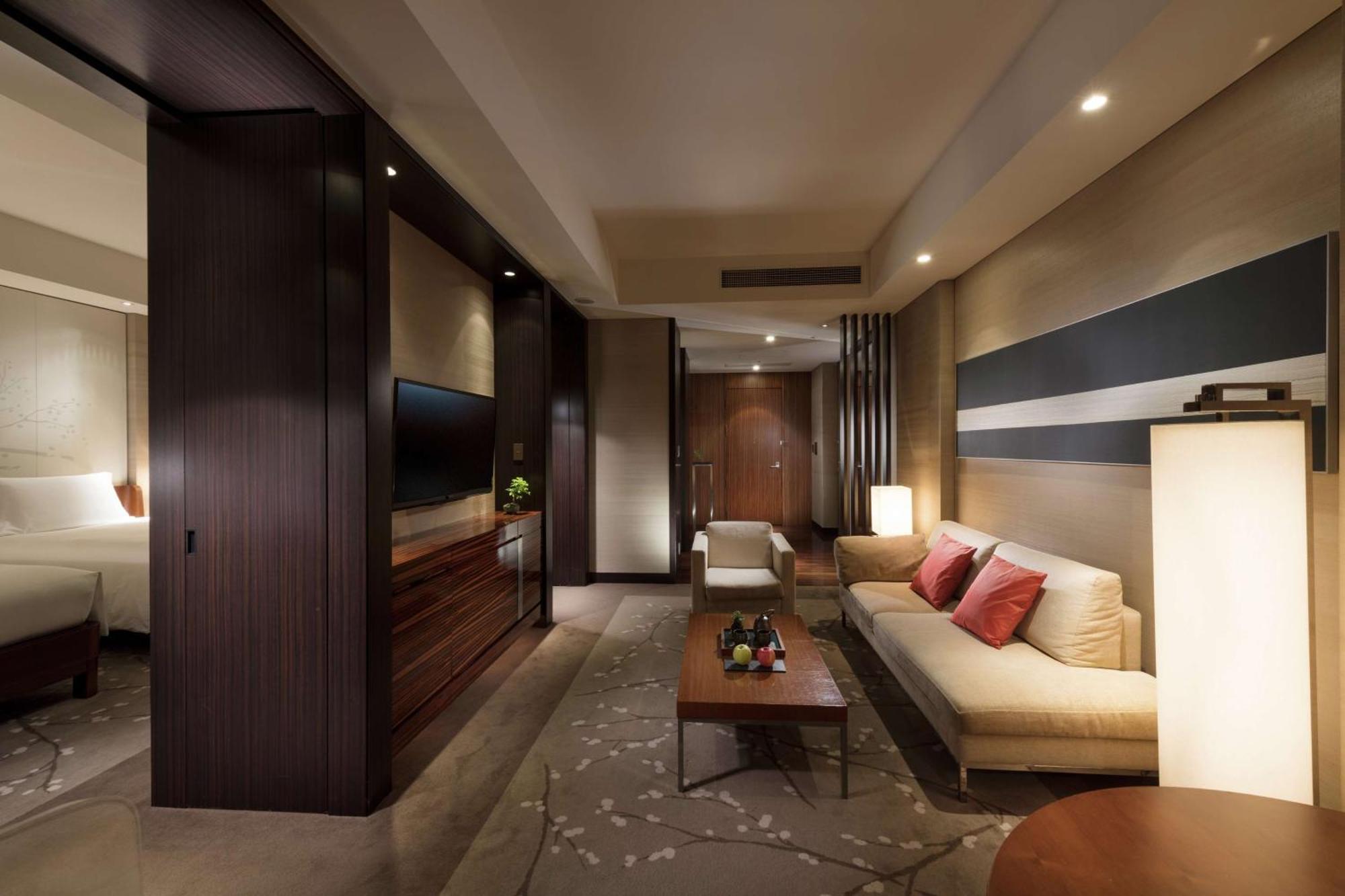 Conrad 5*